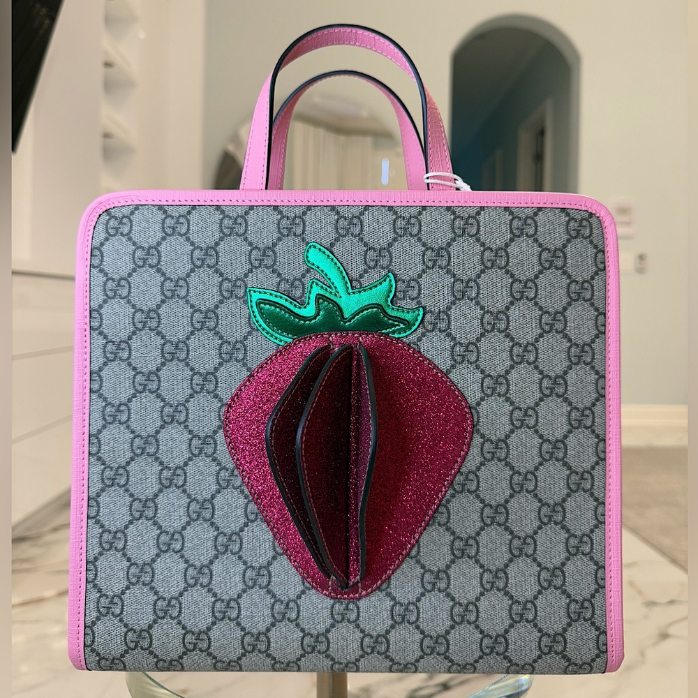 NWT Gucci 3D Strawberry GG Supreme Canvas Tote Bag